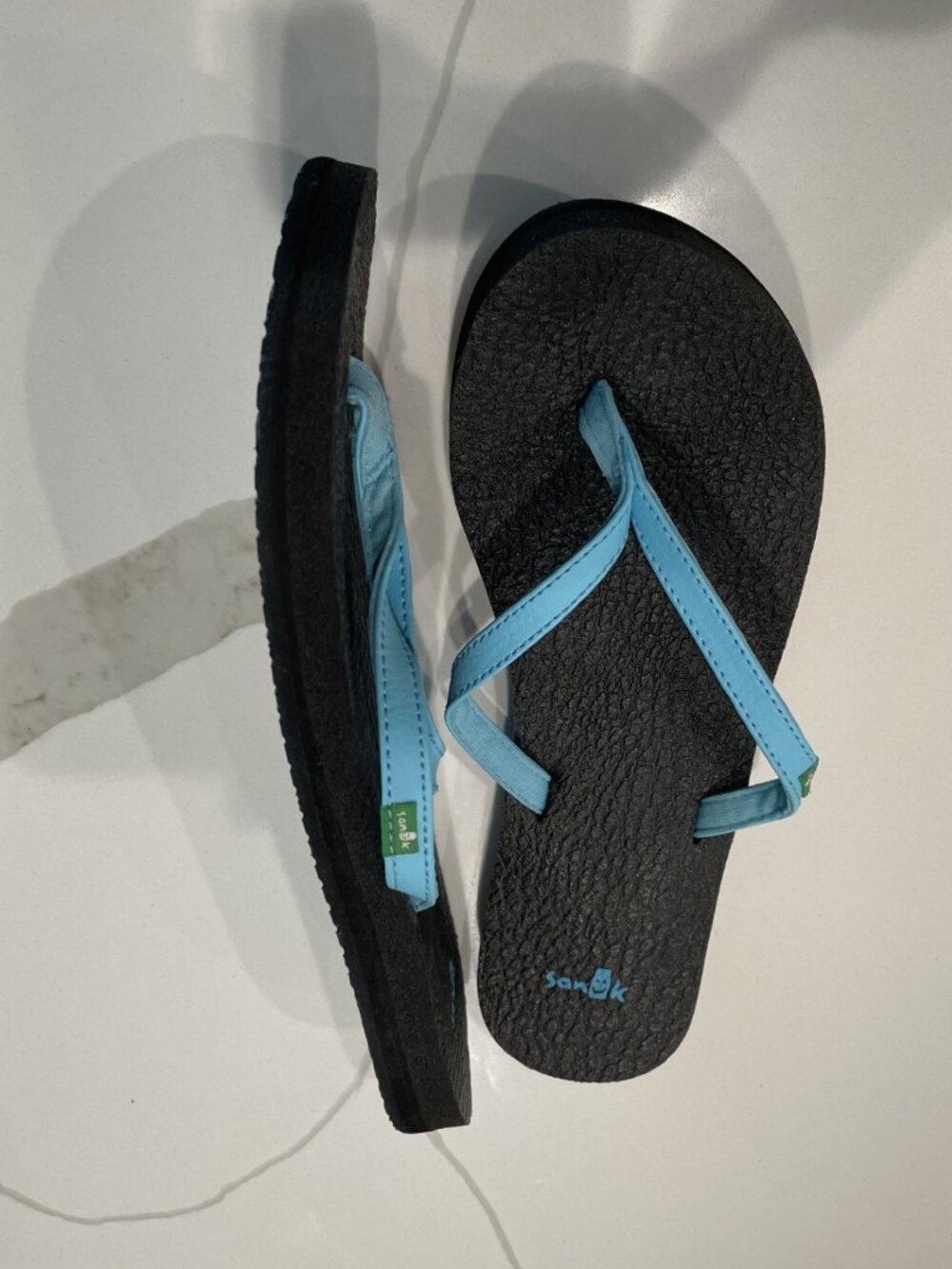 Sanuk Turquoise Blue Simple Minimal Flip Flops, Sandals, or Slides - Size 8 - Picture 2 of 3